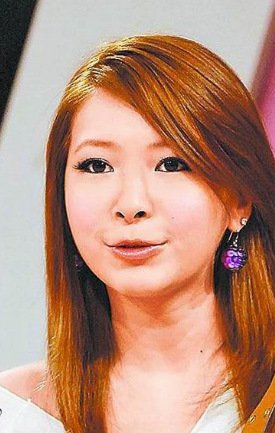 昨日makiyo台湾上《百万小学堂》录影,当着记者的面扭动鼻子否认:"