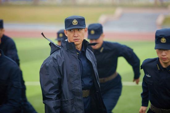 王阳再合作赵宝刚 《深海利剑》演绎严酷教官