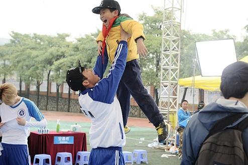  跑男4 暖心起航 李晨倡导点滴公益从我做起_娱