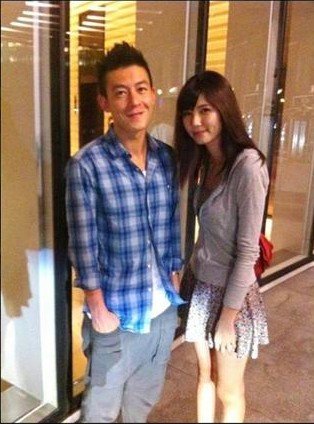 曝陈冠希捏女神老板娘奶