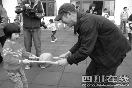 李连杰两鬓花白：我的事业不是电影是慈善【图】