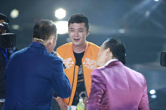 陈凯歌《出彩》遭Rap挑战 范冰冰抱160斤胖妞