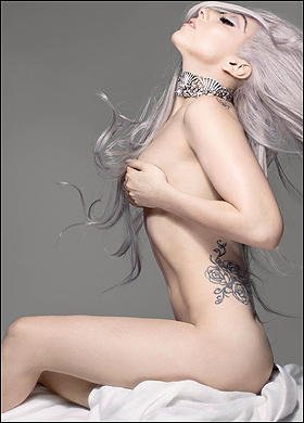 Lady Gaga最新裸照 积极抵制最新移民法(图)