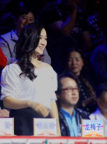 《星光大道》遗珠龙梅子“返场” 受聘任评委