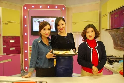 李净洋录制《美味人生》 变身烘焙届美女厨娘