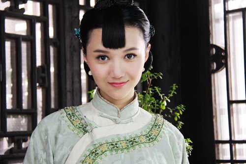 人气不断上升的青年女星韩雯雯刚刚拍完年代大戏《小站风云,扮演了