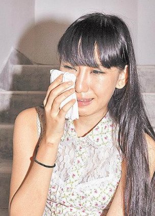 嫩模斥冠希夺走初夜说辞反复 称男方手握情欲片