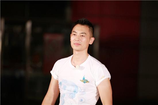 朱亚文入戏余占鳌 与九儿谢娜相爱相杀