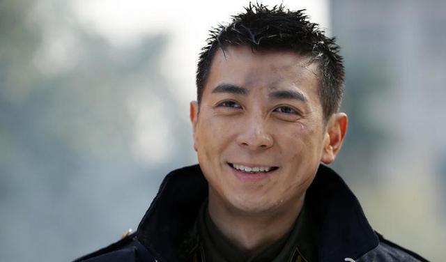 《火线英雄》保剑锋变身魔鬼教官 柔情硬汉获赞