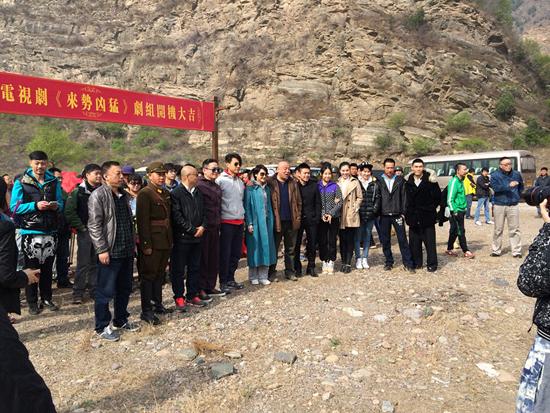 李芯逸《来势凶猛》 冷艳厂花穿越变身女飞贼