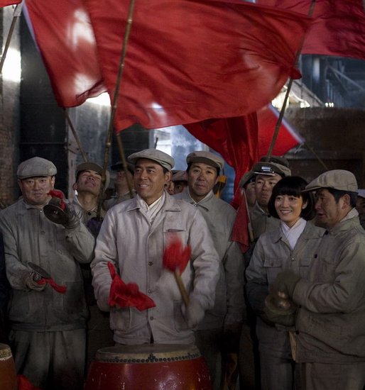 《钢铁年代》热播 松峰莉璃与陈宝国对戏有压力