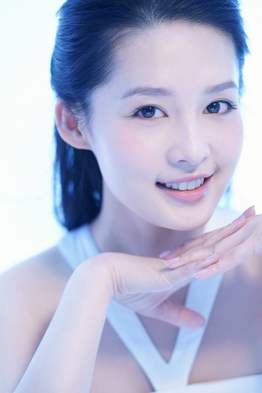 《有效期限爱上你》热拍 李沁变身“破坏分子”