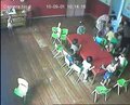 视频：监控拍下幼儿园老师殴打两岁半女童