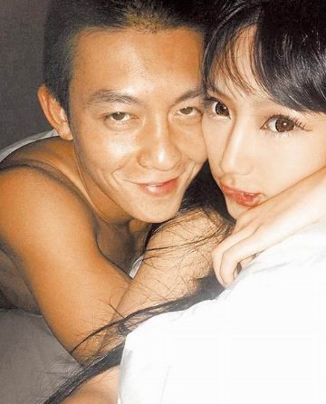 嫩模斥冠希夺走初夜说辞反复 称男方手握情欲片