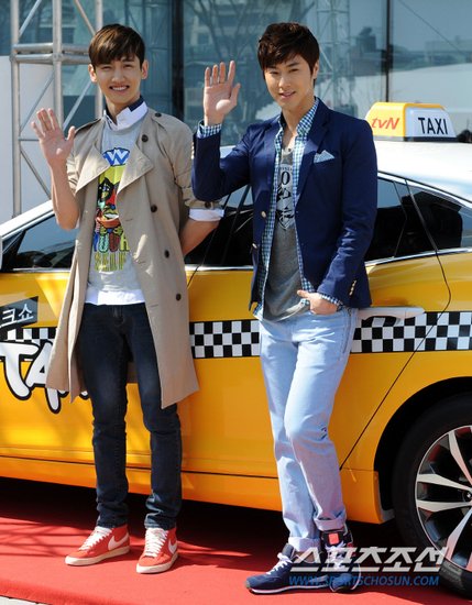 东方神起做客《出租车》节目 成新一季首播嘉