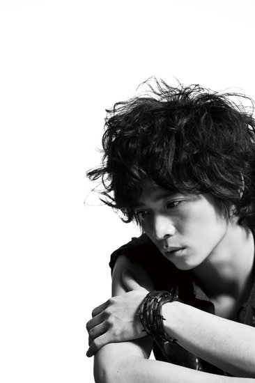 纪佳松《为难》MV首播 著名导演珍妮花掌镜拍