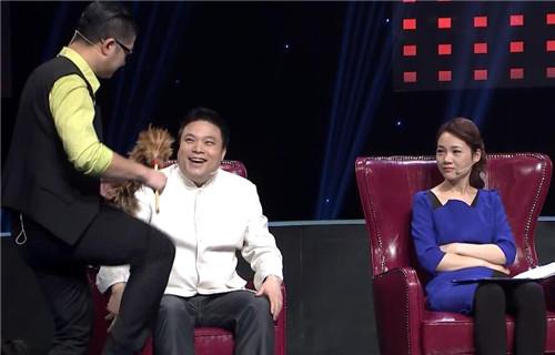 狼爸萧百佑拎鸡毛掸上《有请主角儿》