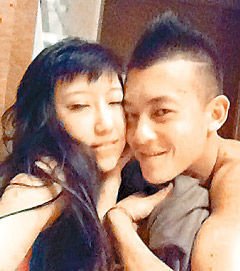 看嫩模黄榕脱内裤送男粉全程 陈冠希血脉喷张