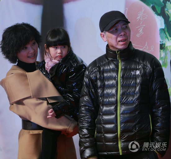 澳航客机起飞前漏油 冯小刚：捡了一家五条命