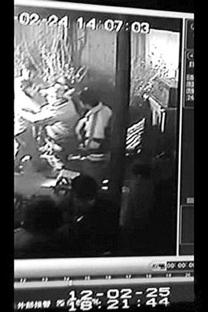 印小天片场视频曝光 经纪人称“推不能算打人”