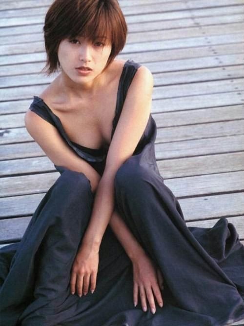 酒井法子拍色情片不输苍井空 曝股间风骚纹身
