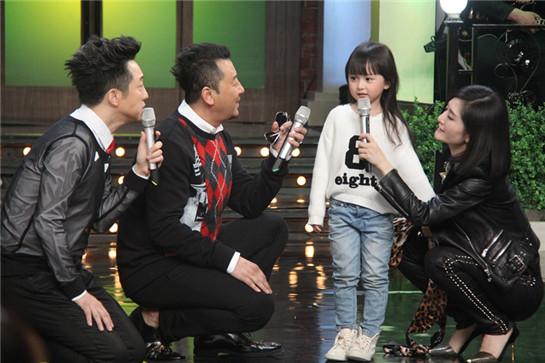 郭涛携萝莉登《嗨！2014》 大眼萌妞酷似森碟  