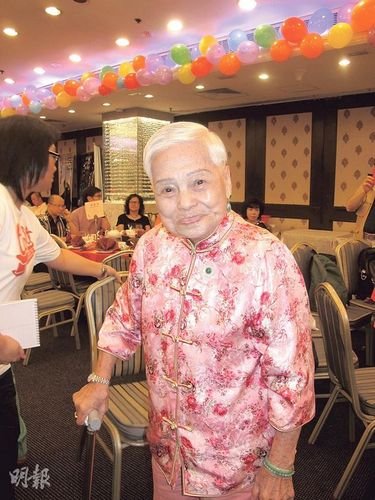 周润发母亲92岁高龄仍每天游泳清晨4点半出发