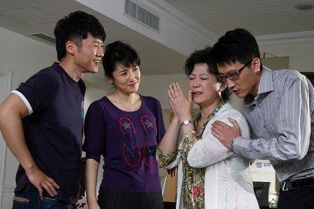 杨幂元旦亮相甘肃 《我们是一家人》全国首播