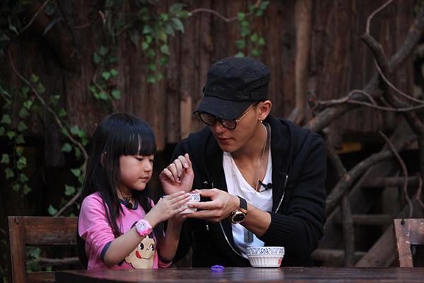 《闪亮的爸爸》今晚揭幕 黄子韬“初为人父”_娱乐_腾讯网