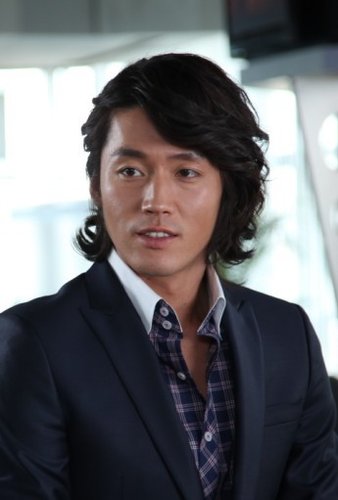 浙江卫视《爱上女主播》人物介绍:陈易朴