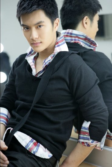 沈泰《爱情有点蓝》帅气多金 成标准钻石男友