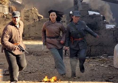 近日,根据经典抗日题材影片《地道战》改编翻拍的40 集电视剧《地道战