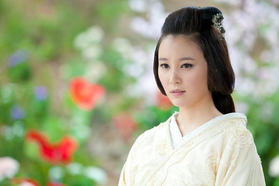 袁菲《王的女人》开播 演绎乱世丽人绝代奇情