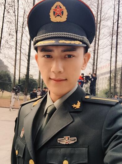 赫雷加盟《青春集结号》 自称角色太“拧巴”