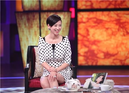 <em>逆生长女王翁虹</em>《非常静距离》分享情路点滴_