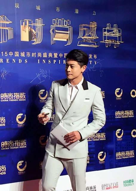 张朋初涉影视圈 从主持到歌手演员的完美进阶