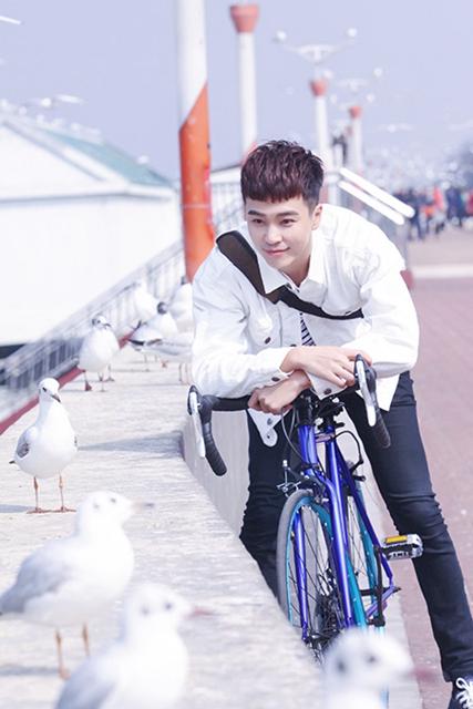 《南北兄弟》路透曝光 孟瑞一人饰三角演技获赞