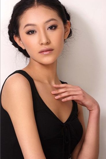 侯角与李成儒分手后患厌食症 前后形象判若两人