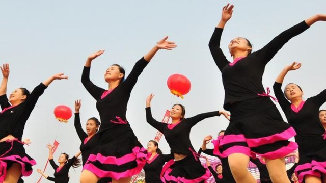 大妈跳广场舞遭男子围殴 有人被打断3根肋骨