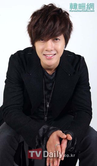 金贤重接受专访 透露与裴勇俊亲密友情(图)