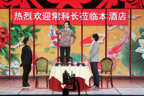 元宵小品《同学会》台词犀利讨论度超春晚