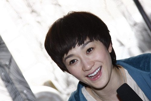 《来不及》 浙视 热播 李小冉曝进组即遭强吻_