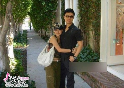 小S照顾生病父 曝与老公女儿亲子温馨照(图)_