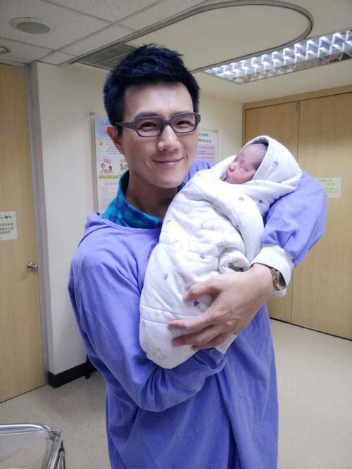 幸福主厨蒋伟文再当爸 二宝提早来报到