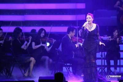 张惠妹献唱金曲奖 演绎经典向音乐大师致敬(图)