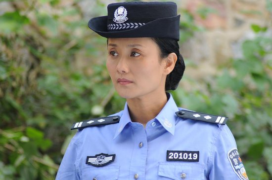 妩媚李颖首次穿警服+出演热心派出所所长