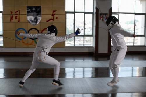 “甘草人物”董可飞疯狂健身甩肉 窦智孔教妙招