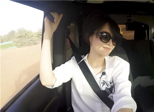 花少团开启迪拜奢华游 许晴冲沙忘忧融入集体