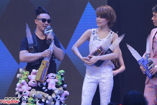 新城劲爆颁奖礼圆满落幕 陈奕迅容祖儿各夺四奖