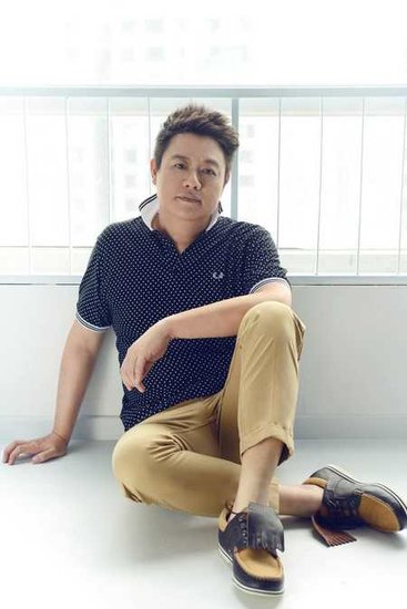 音乐人莫凡变骚男 演唱会身兼数职引爆经典(图)